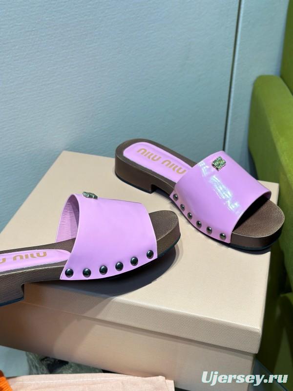 2025 Slippers Miumiu Purple Patent Leather Slippers KFY00230