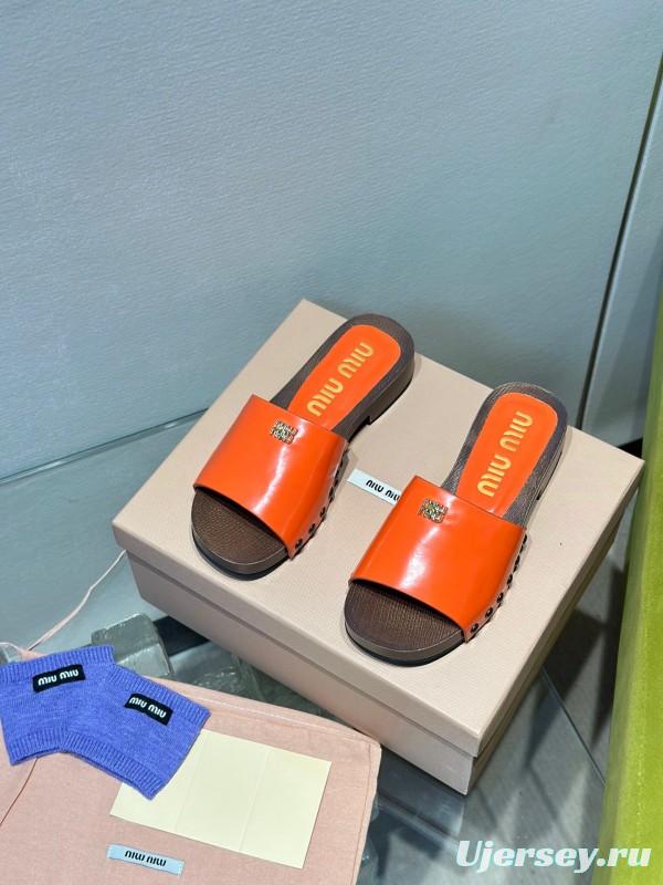 2025 Women Miumiu Orange Patent Leather Slippers