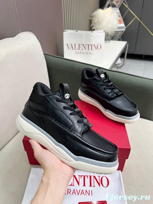 2025 Unisex Valentino Black Leather Sneakers LY00390