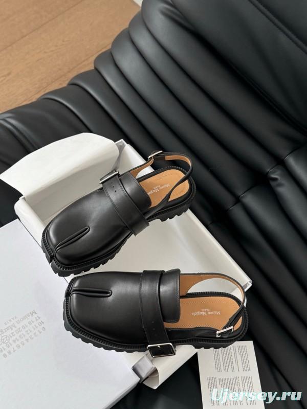 2025 Women MM6 Black Leather Sandals Tabi KFY00310