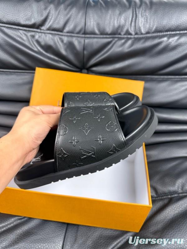 2025 Men Louis Vuitton Black Leather Slippers AS00170