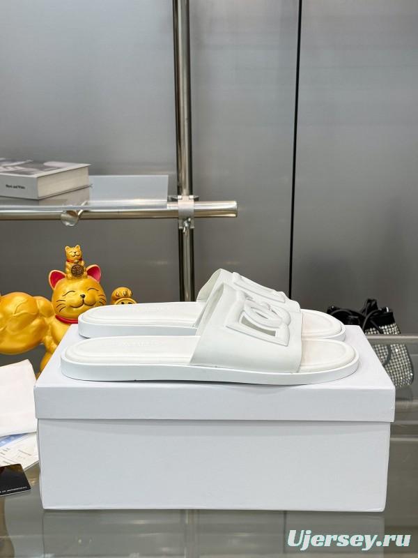 2025 Unisex Dolce & Gabbana White Leather Slippers KFY00150