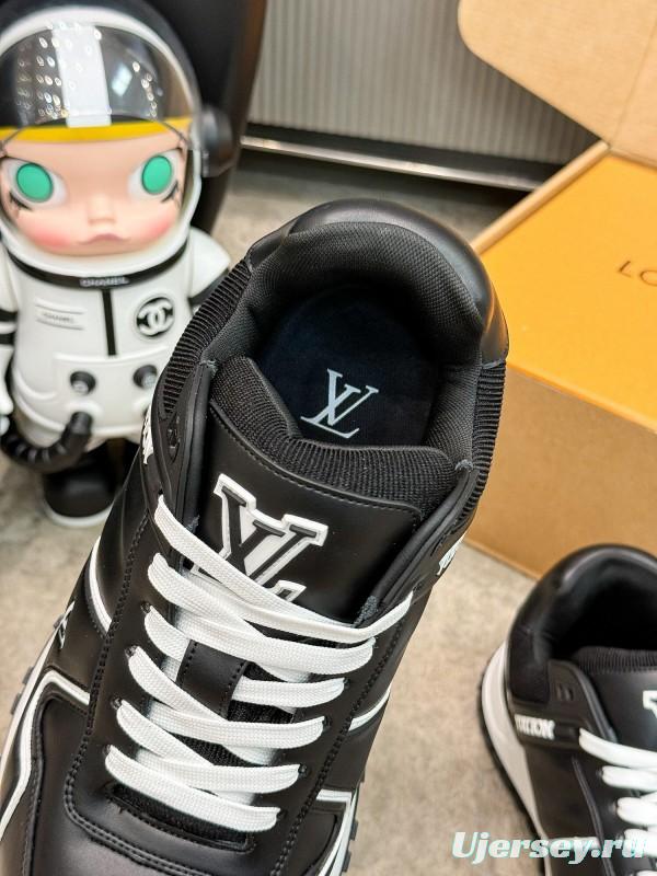 2025 Unisex Louis Vuitton Black White Leather Sneakers Run Away Maxi AS00390