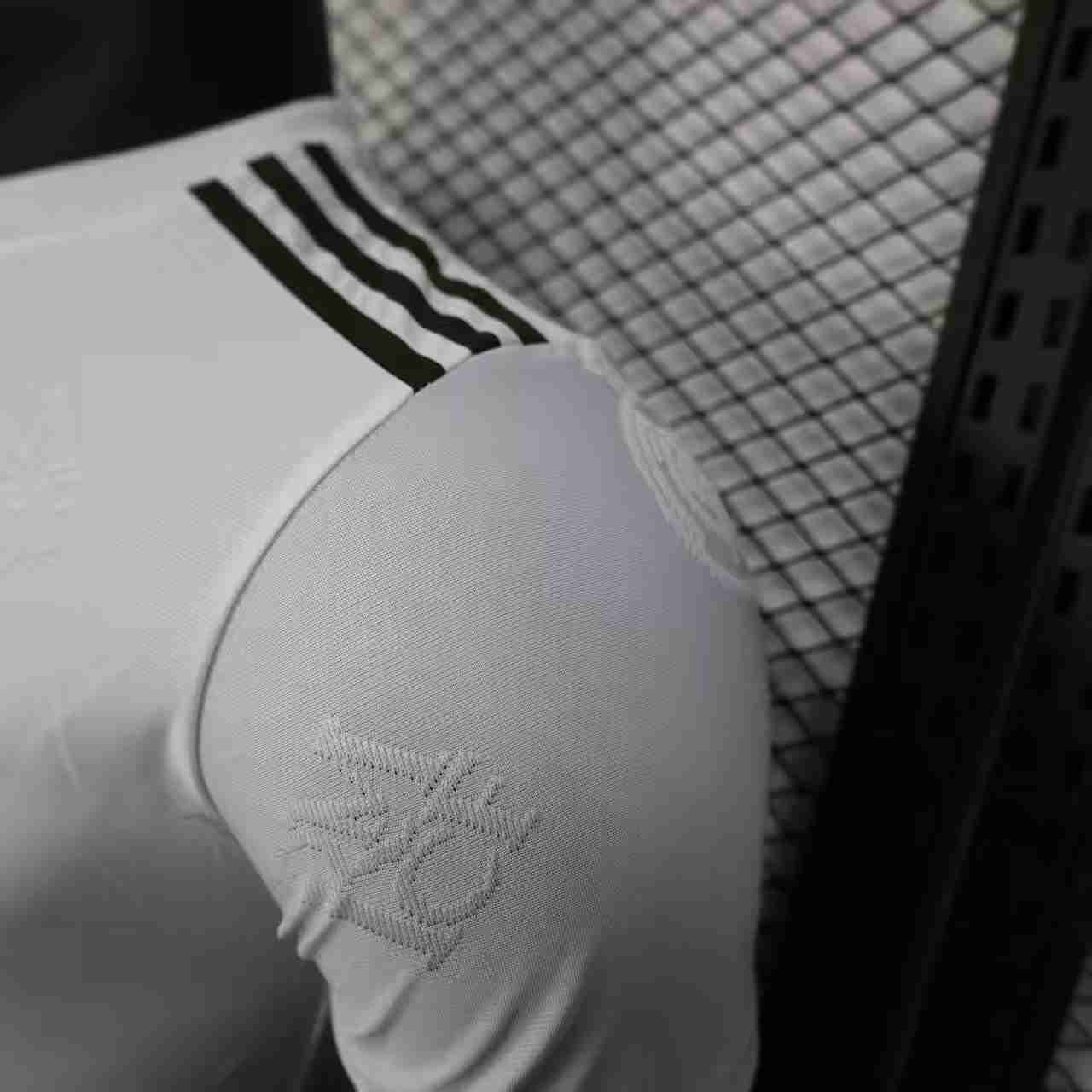 Player Version 25/26 Real Madrid White with Embossed Royal Crest Pattern Jersey