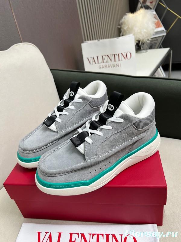 VALENTINO RUNBOOT Mid-Top Athletic Shoes with Urban Casual Design - AS00380