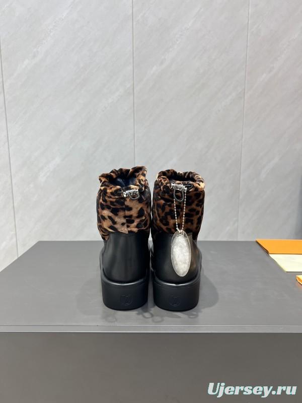 Louis Vuitton Fall/Winter 2025 Snow Boots with Round Toe and Thick Sole - KFY00310