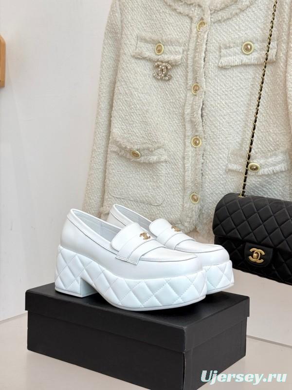 Chanel 25K Fall/Winter New Double C Platform Loafer Shoes with Waterproof Platform - KFY00320