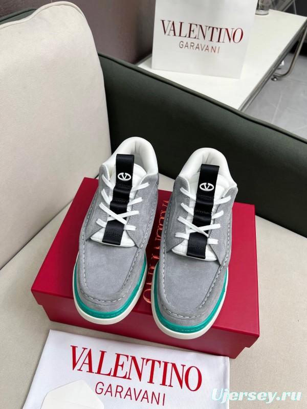 VALENTINO RUNBOOT Mid-Top Athletic Shoes with Urban Casual Design - AS00380