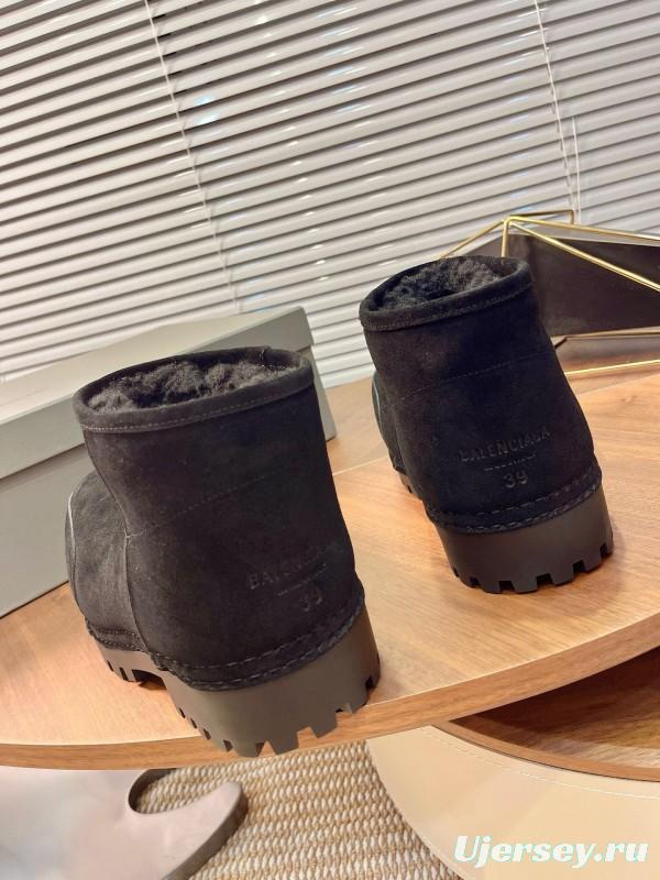 Balenciaga Oversized High Heel Snow Boots with Chunky Design - AS00500