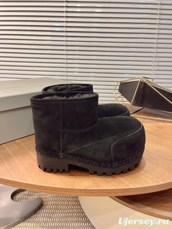 Balenciaga Oversized High Heel Snow Boots with Chunky Design - AS00500