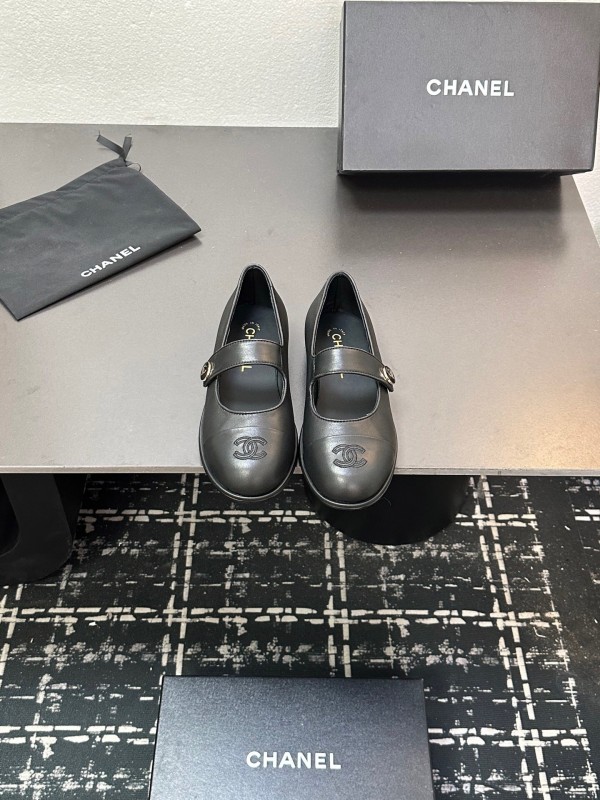 Chanel Quilted Slippers with Diamond Pattern Design - KFY00280