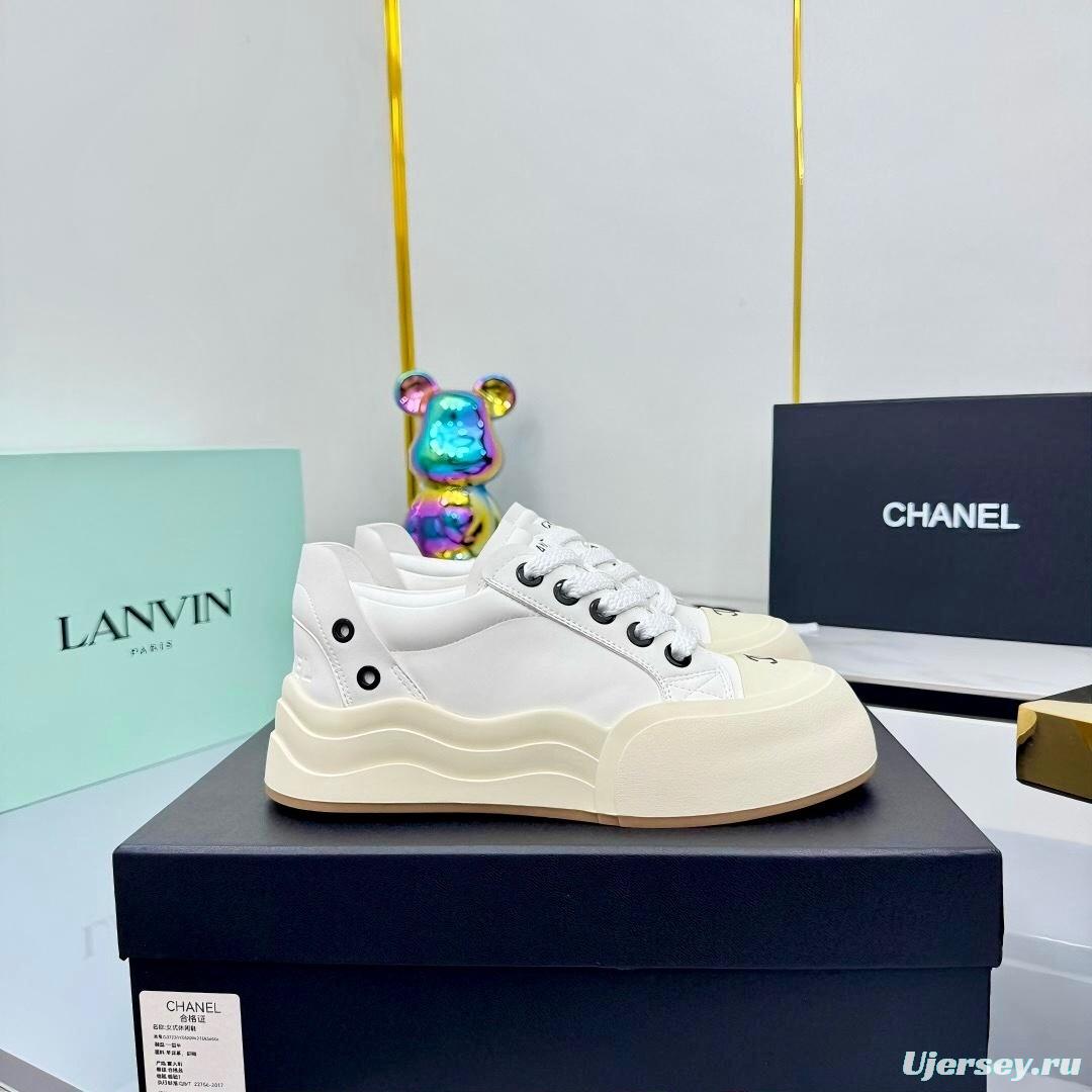 Chanel 2025 SS Casual Sneakers Panda Color Bread Shoes - LY00320