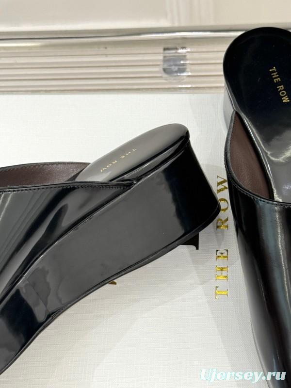 The Row Fall/Winter 2025 Platform Slides - KFY00280