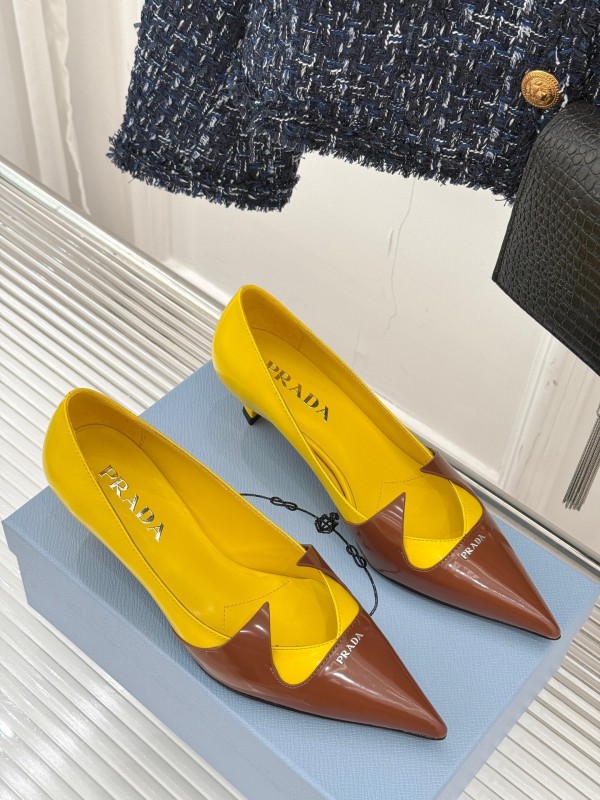 Prada 2025 SS Catwalk Pointed Toe Kitten Heel Single Shoes - KFY00310