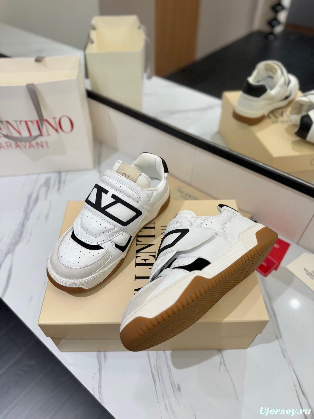 VALENTINO 2025 SS Casual Sneakers with V Logo Hook-and-Loop Closure - AS00410