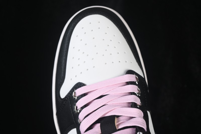 Nike Air Jordan 1 Low Retro Basketball Shoes with Cracked Leather and Black-White Colorway - II0595-001