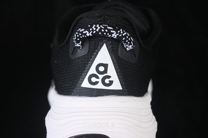 Nike ACG Zegama Trail Running Shoes with Breathable Cushioning and Durable Traction - HV8116-001