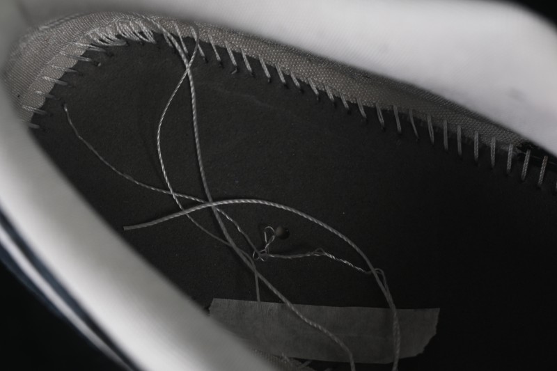 Nike Air Jordan 1 Low Retro Basketball Shoes with Cracked Leather and Black-White Colorway - II0595-001