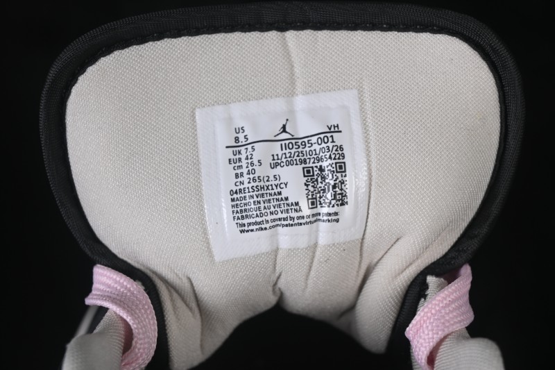 Nike Air Jordan 1 Low Retro Basketball Shoes with Cracked Leather and Black-White Colorway - II0595-001