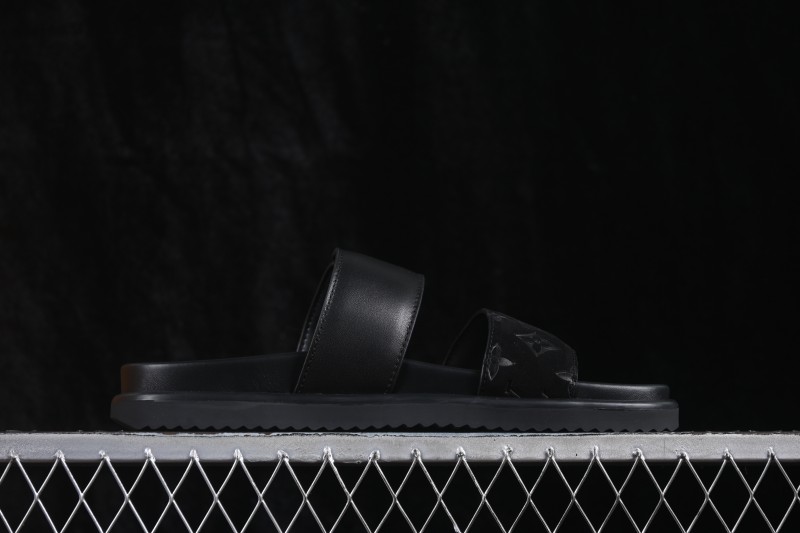Louis Vuitton Venice Comfort Calfskin Suede Round-Toe Slide Sandals - T.E5