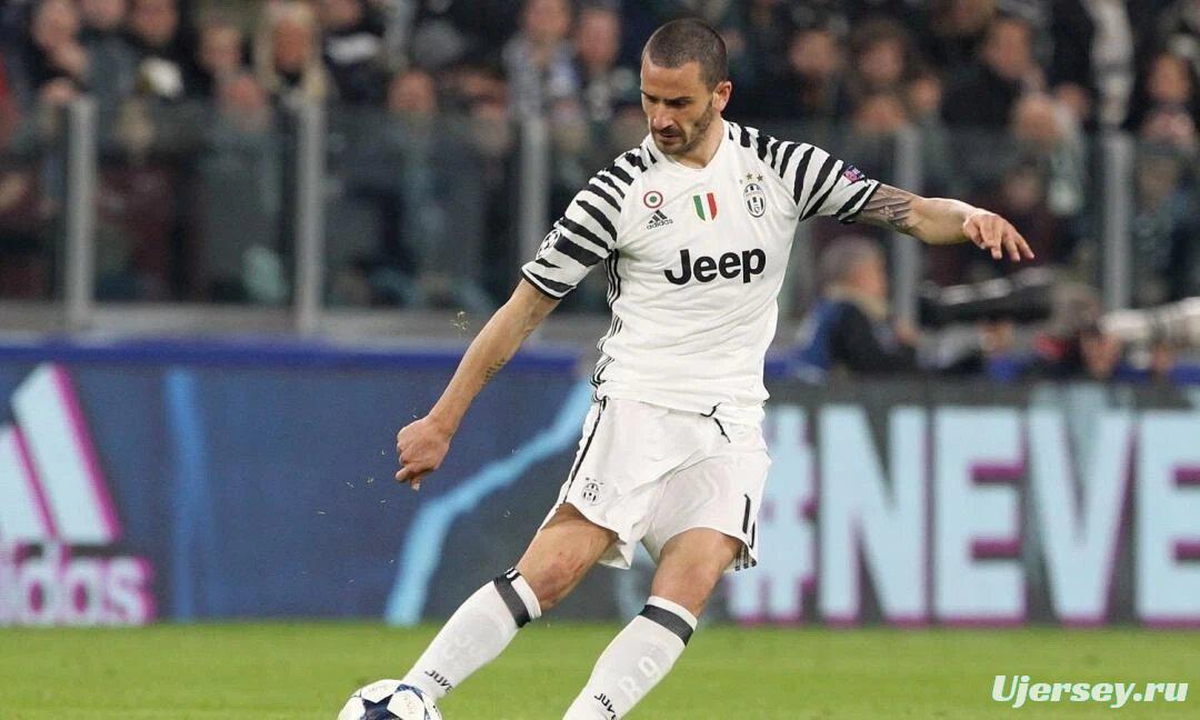 Retro 16/17 Juventus Third Jersey